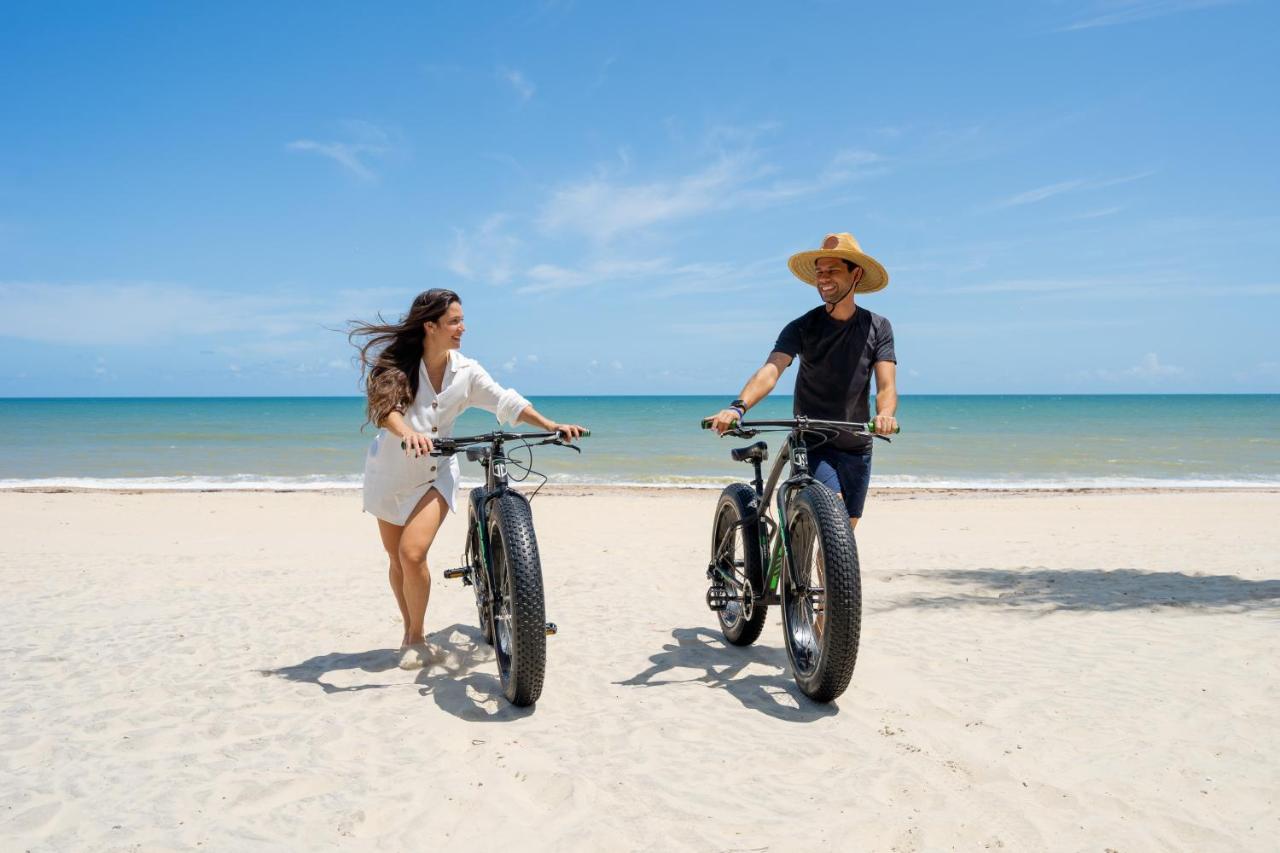 Carmel Cumbuco Resort المظهر الخارجي الصورة Biking at the beach
